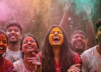 Holi 2025: देशभर में धूमधाम से मनाई गई होली, जमकर उड़े रंग और गुलाल