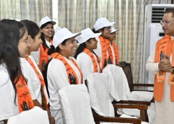 Mann Ki Baat:  मुख्यमंत्री श्री विष्णु देव साय ने बालिकाओं के साथ सुनी ‘मन की बात’ की 120वीं कड़ी