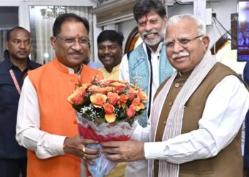 मुख्यमंत्री श्री विष्णु देव साय से केन्द्रीय आवास और शहरी विकास मंत्री श्री मनोहर लाल खट्टर ने सौजन्य मुलाकात की