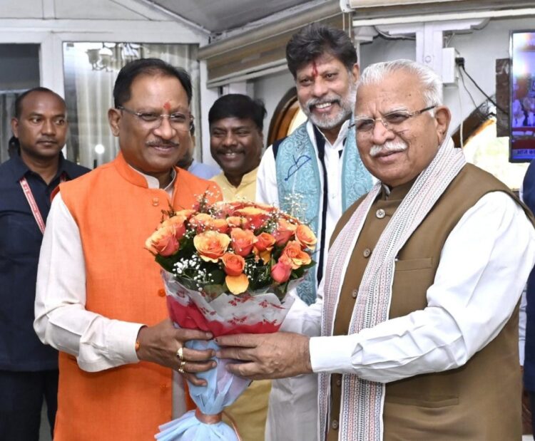 मुख्यमंत्री श्री विष्णु देव साय से केन्द्रीय आवास और शहरी विकास मंत्री श्री मनोहर लाल खट्टर ने सौजन्य मुलाकात की