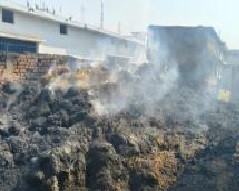 पैरावट में लगी आग : 15 एकड़ का पैरा जलकर खाक, ट्रैक्टर के पहिये भी जले, बाल बाल बचे मवेशी