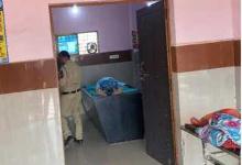 महुआ बीनने जंगल गए दंपती पर मधुमक्खियों का हमला : एक की मौत, दो घायल