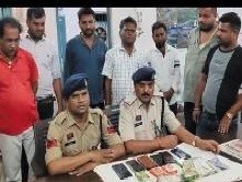 जुआ खेलते 7 आरोपी गिरफ्तार, 1.52 लाख नगद बरामद