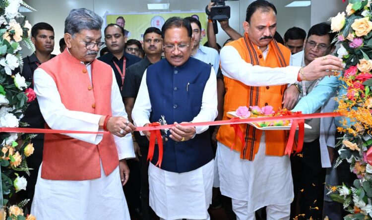 स्वास्थ्य के प्रति जागरूकता का संदेश : मुख्यमंत्री विष्णुदेव साय ने विस परिसर में तीन दिवसीय स्वास्थ्य शिविर का किया शुभारंभ