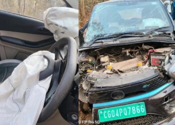 बस्तर के NH-30 पर भीषण सड़क हादसा : रॉयल ट्रैवल्स की बस ने इंजीनियर की कार को मारी टक्कर