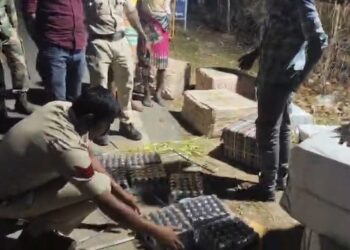 बस से नशीली कफ सिरप की तस्करी : 480 बोतल जब्त, ड्राइवर, कंडक्टर और खलासी गिरफ्तार