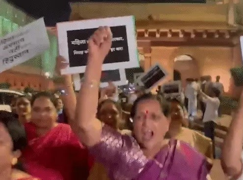महिला आरक्षण बिल 54 वोट से गिरा : पास होने के लिए चाहिए थे 352 मत