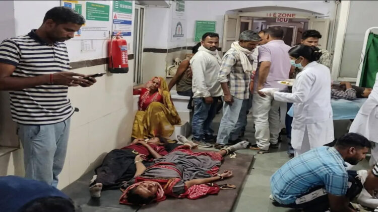 धार में सड़क हादसा : पिकअप और स्कॉर्पियो की टक्कर में 16 मजदूरों की मौत, कई गंभीर