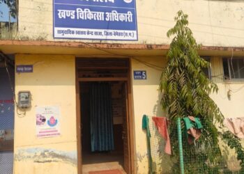 साजा सामुदायिक स्वास्थ्य केंद्र के अधिकारी-कर्मचारियों के वेतन आहरण पर रोक : मचा हड़कंप