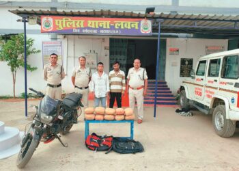 पिठ्ठु बैग में निकला 10 किलो गांजा : कसडोल के दो तस्कर गिरफ्तार 