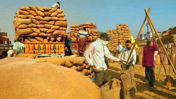 डोंगरगढ़ के बागरेकसा धान उपार्जन केंद्र में 52 लाख का डिजिटल घोटाला :  प्रति बोरा 2 किलो फर्जी कमी दिखाकर 1,696 क्विंटल धान का गबन