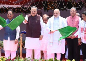 छत्तीसगढ़ को मिली 400 अत्याधुनिक डायल-112 वाहनें और 32 मोबाइल फॉरेंसिक वैन : केंद्रीय गृह मंत्री अमित शाह और मुख्यमंत्री ने दिखाई हरी झंडी