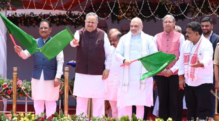 छत्तीसगढ़ को मिली 400 अत्याधुनिक डायल-112 वाहनें और 32 मोबाइल फॉरेंसिक वैन : केंद्रीय गृह मंत्री अमित शाह और मुख्यमंत्री ने दिखाई हरी झंडी