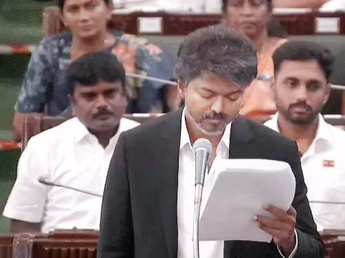 फ्लोर टेस्ट में पास हुईं विजय सरकार : कहा- यह अल्पसंख्यकों की है सरकार