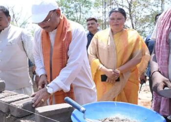 मुख्यमंत्री की सादगी ने जीता दिल : सुशासन तिहार’ में CM साय ने स्वयं करणी उठाकर जोड़ी ईंटें, भावुक हुए ग्रामीण