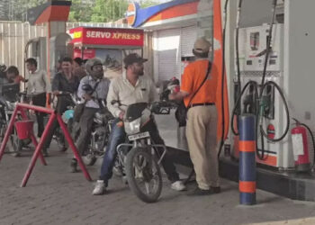 पेट्रोल-डीजल 3 और CNG 2 रूपये महंगी : आम जनता पर बढेगा महंगाई का :  विपक्ष ने साधा निशाना