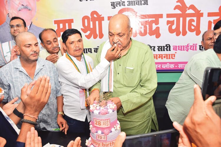 पूर्व मंत्री रविंद्र चौबे का 70वां जन्मदिन बना जनआशीर्वाद दिवस : जगह-जगह भव्य स्वागत कर समर्थकों ने काटा केक