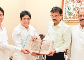 सदगुरु कबीर आश्रम में मिली 300 वर्ष पुरानी हस्तलिखित पांडुलिपि : लिपि का होगा डिजिलिटिकरण