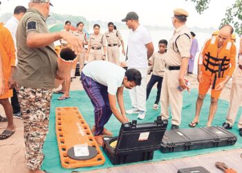 पलारी के बालसमुद तालाब में गूंजी आपदा से जंग की तैयारी : राज्य स्तरीय बाढ़ मॉक ड्रिल में दिखा रिस्कयु का दम