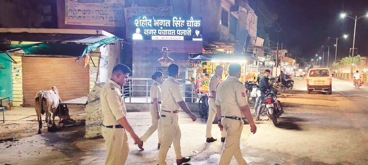सुरक्षा व्यवस्था का जायजा लेने सड़क पर उतरी पुलिस : चौक-चौराह में की गई पेट्रोलिंग