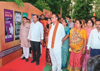 प्रधानमंत्री की 12 वर्षाें की उपलब्धि : सरकार ने लगाई फोटो प्रदर्शनी
