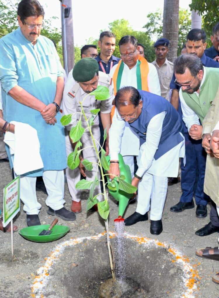 विश्व पर्यावरण दिवस : मुख्यमंत्री विष्णु देव साय ने किया ‘एक पेड़ मां के नाम’ अभियान 2026-27 का शुभारंभ