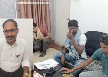 रिश्वत लेते पकड़ाया कलेक्टोरेट का बाबू : ACB ने की कार्रवाई, सर्पदंश मुआवजा राशि जारी करने दिया था 50 हजार का चेक