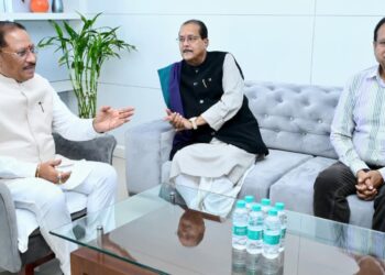 मुख्यमंत्री साय से मिले झारखंड के वित्त मंत्री राधाकृष्ण किशोर : सीमावर्ती क्षेत्रों के विकास को सशक्त बनाने पर की चर्चा