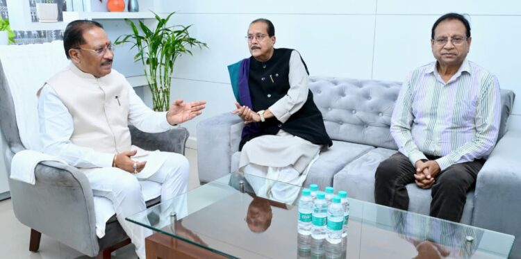 मुख्यमंत्री साय से मिले झारखंड के वित्त मंत्री राधाकृष्ण किशोर : सीमावर्ती क्षेत्रों के विकास को सशक्त बनाने पर की चर्चा