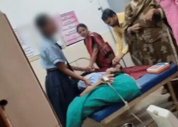आत्मानंद स्कूल में अचानक चीखने-चिल्लाने लगीं छात्राएं :  हाथ-पैर अकड़े, रोने लगी और फिर बेहोश हुईं 