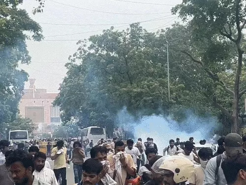 सुप्रीम कोर्ट की टिप्पणी : शांतिपूर्ण प्रदर्शन संवैधानिक अधिकार, पुलिस की बर्बरता को सही नहीं