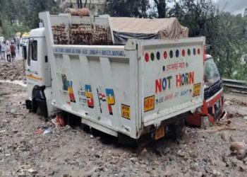 मूसलाधार बारिश : हिमाचल के चंबा में पत्थरों का सैलाब घरों में गुसा, 10 से ज्यादा गाड़ियां क्षतिग्रस्त, केदारनाथ यात्रा रुकी 