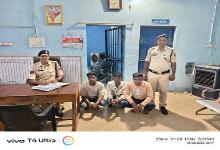 भाटापारा के सिंगारपुर में जानलेवा हमला करने वाले 3 आरोपी गिरफ्तार, अवैध हथियार और शराब जब्त