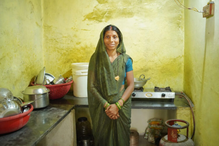 महिलाओं को रसोई में धुएं से मिली राहत : विष्णु भैया‘ ने माताओं-बहनों का रखा ध्यान