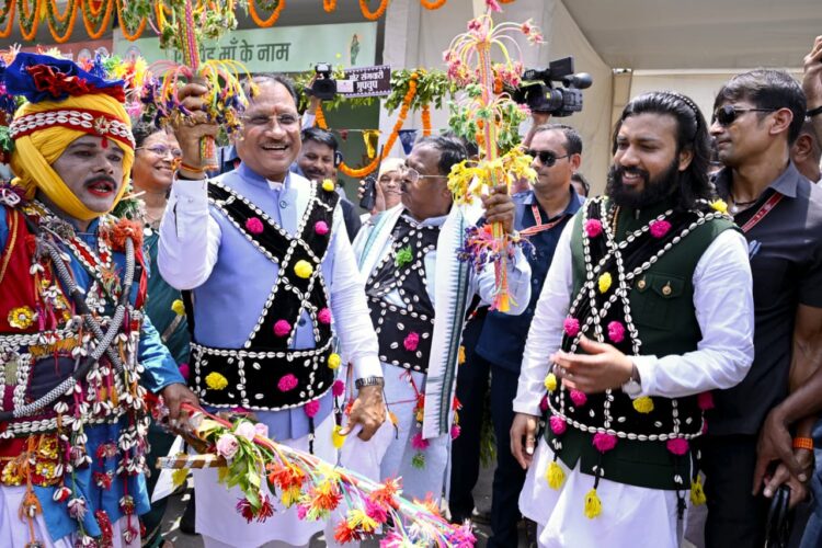 हरेली तिहार : मुख्यमंत्री निवास में साकार हुई छत्तीसगढ़ की लोक संस्कृति, कृषि परंपरा और ग्रामीण जीवन की जीवंत झांकी