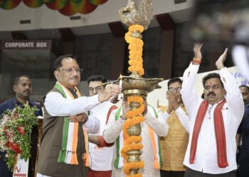 तिरंगे के रंग में रंगा रायपुर : मुख्यमंत्री साय ने तिरंगा यात्रा का किया नेतृत्व
