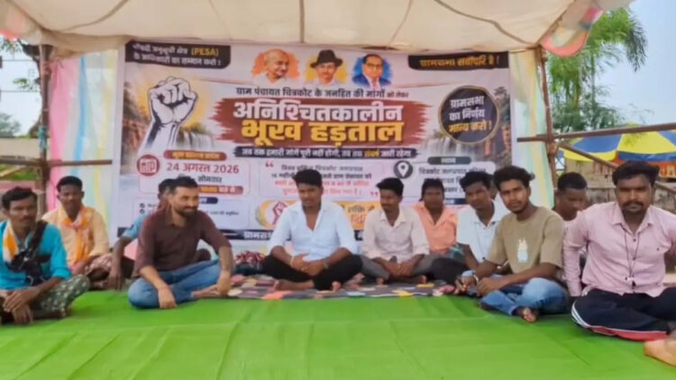 बस्तर के चित्रकोट सरपंच का 3 दिनों से अनिश्चितकालीन अनशन जारी :  नाका बहाली समेत 7 सूत्रीय मांगों पर अड़े