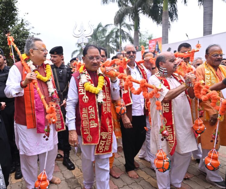 श्रावण मास की कांवड़ यात्रा : मुख्यमंत्री विष्णु देव साय ने भगवान शिव का रुद्राभिषेक कर प्रदेशवासियों के सुख-समृद्धि और खुशहाली की कामना की
