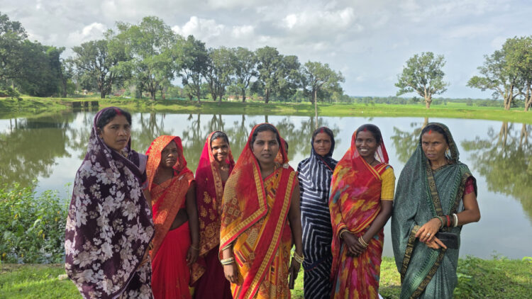 विष्णु भैया के बिहान से बहनों को मिला आर्थिक संबल : मछली पालन से आत्मनिर्भरता की राह हुई आसन