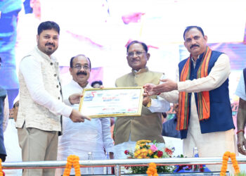 आयुर्वेद सेवा सम्मेलन : एक ही दिन में 1000 से अधिक महिलाओं ने किया रक्तदान, गोल्डन बुक ऑफ वर्ल्ड रिकॉर्ड में दर्ज