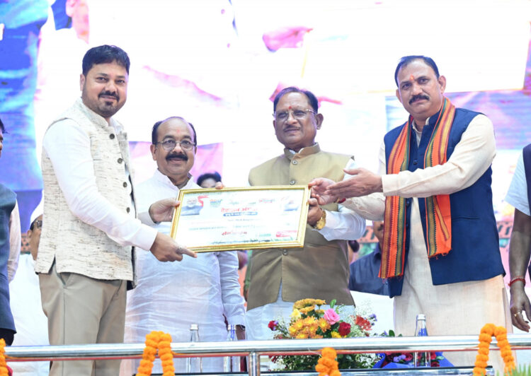 आयुर्वेद सेवा सम्मेलन : एक ही दिन में 1000 से अधिक महिलाओं ने किया रक्तदान, गोल्डन बुक ऑफ वर्ल्ड रिकॉर्ड में दर्ज