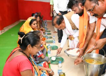 मुख्यमंत्री ने सुकमा जिले के बाढ़ प्रभावित क्षेत्रों का किया दौरा : पीड़ित परिवारों से मिलकर जाना हाल