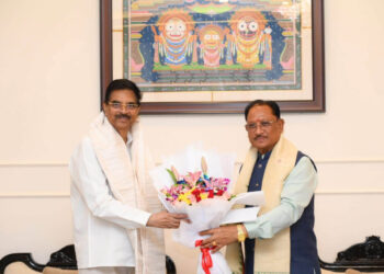 मुख्यमंत्री विष्णु देव साय पहुंचे ओडिशा : राज्यपाल डॉ. हरि बाबू कंभमपति से की शिष्टाचार भेंट