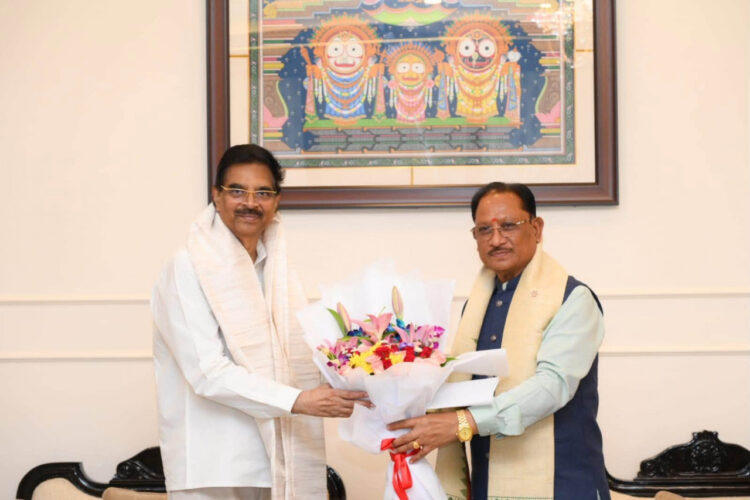 मुख्यमंत्री विष्णु देव साय पहुंचे ओडिशा : राज्यपाल डॉ. हरि बाबू कंभमपति से की शिष्टाचार भेंट