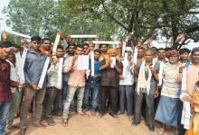 स्मार्ट मीटर से 45 से 90 हजार तक आया बिजली बिल : जांच के लिए उपभोक्ताओं ने सहायक यंत्री को सौंपा ज्ञापन