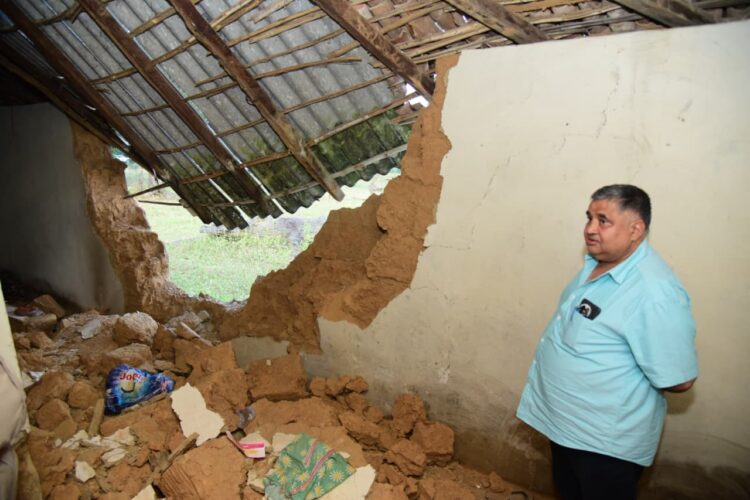 हाथी प्रभावित गांवों में पहुंचे मंत्री राजेश अग्रवाल : हाथियों से हुए नुकसान का लिया जायजा